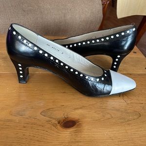 Stuart Weitzman beautiful Black and White shoes size 8w
